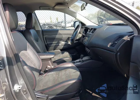 2018 Mitsubishi Outlander Sport 2.4 Se z USA, uszkodzony, nr VIN JA4AP3AW0JU002887